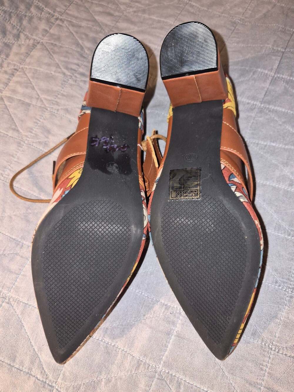 Vintage Style Floral Fabric and Faux Leather Lace-Up Oxford Block Heels with Buc - Picture 6 of 7